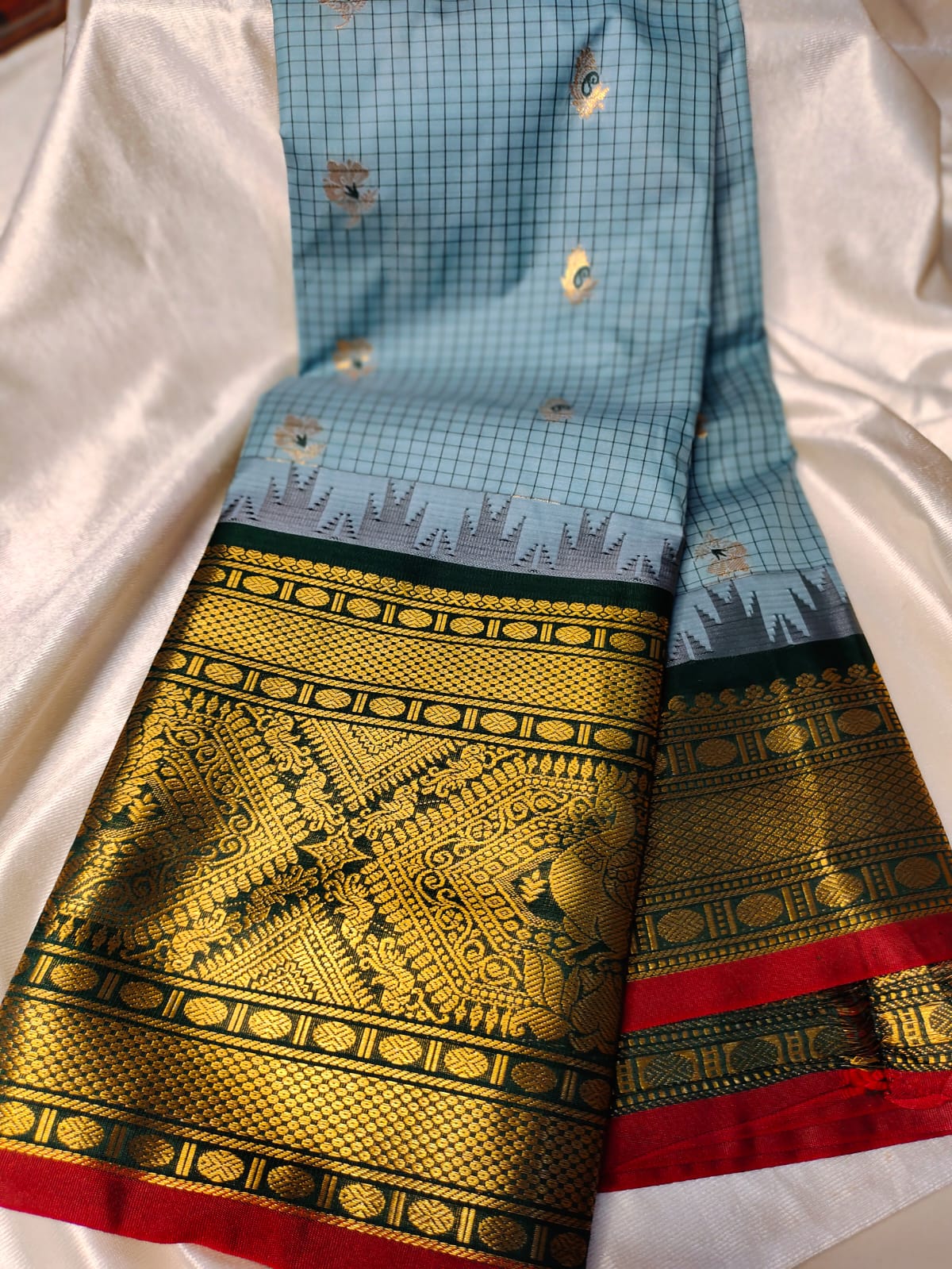 Vitange gadwal silk