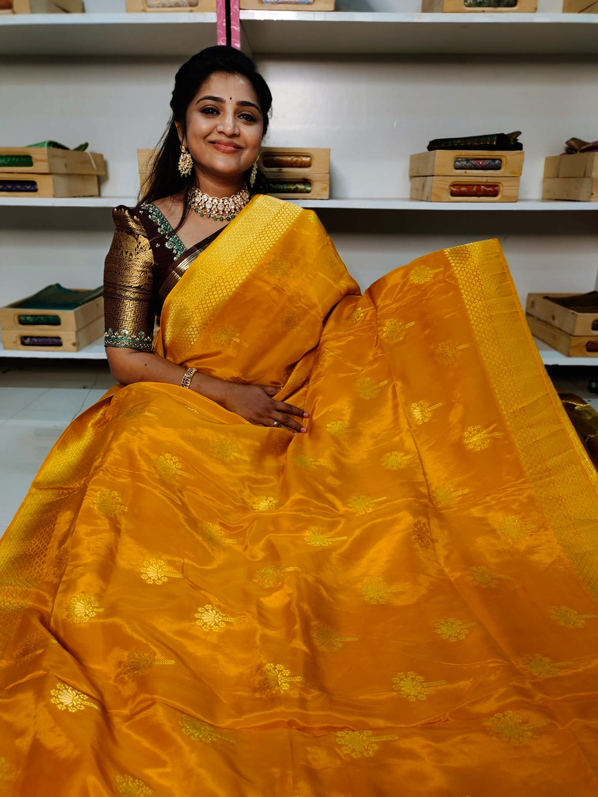 50% ఫ్యాన్సీ చీరలను అందిస్తారు