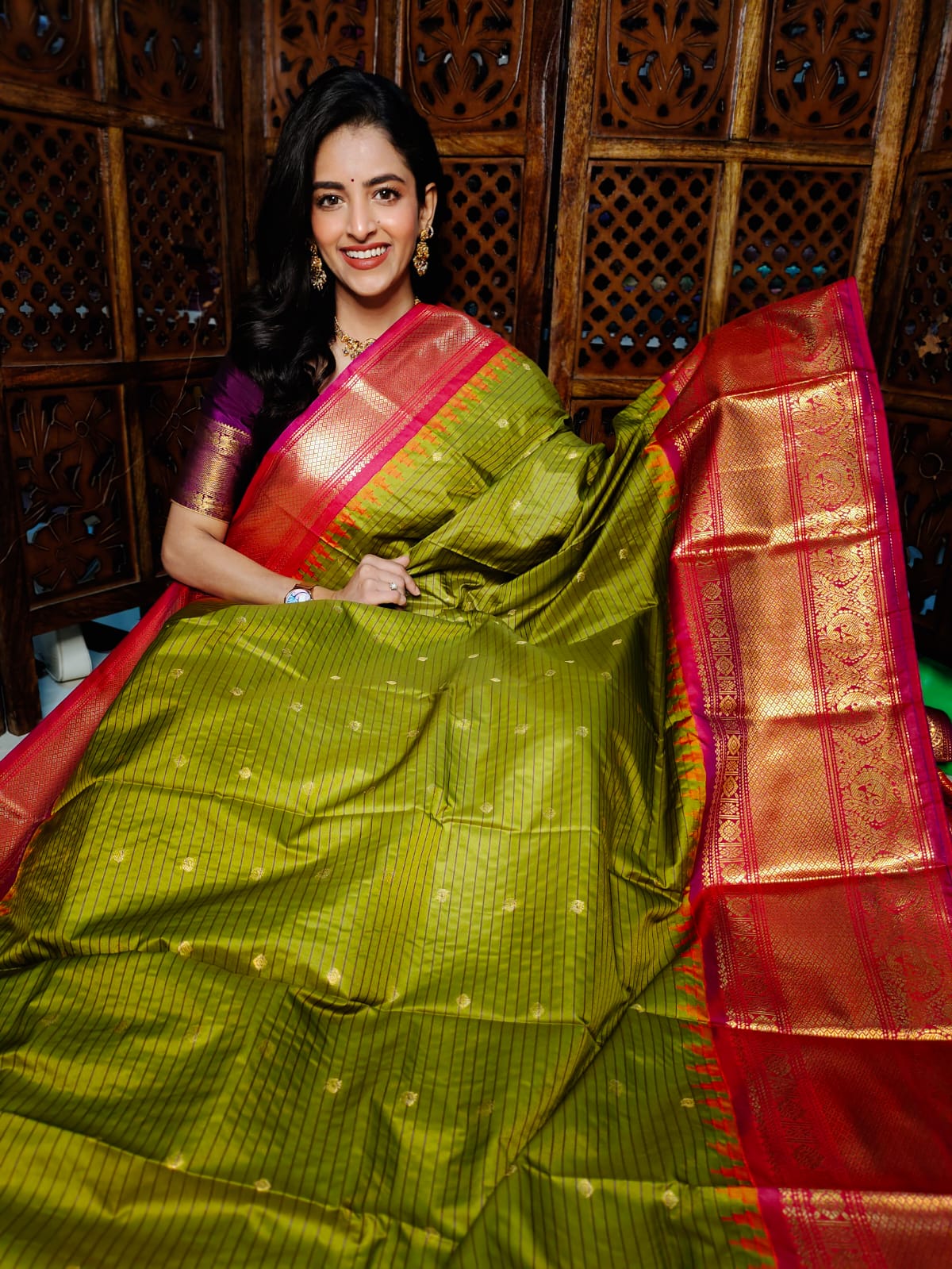 60% గద్వాల్ పట్టును అందిస్తున్నాయి