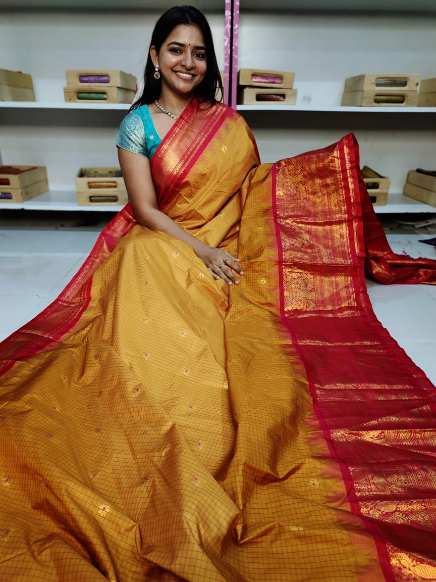 Gadwal offer sarees