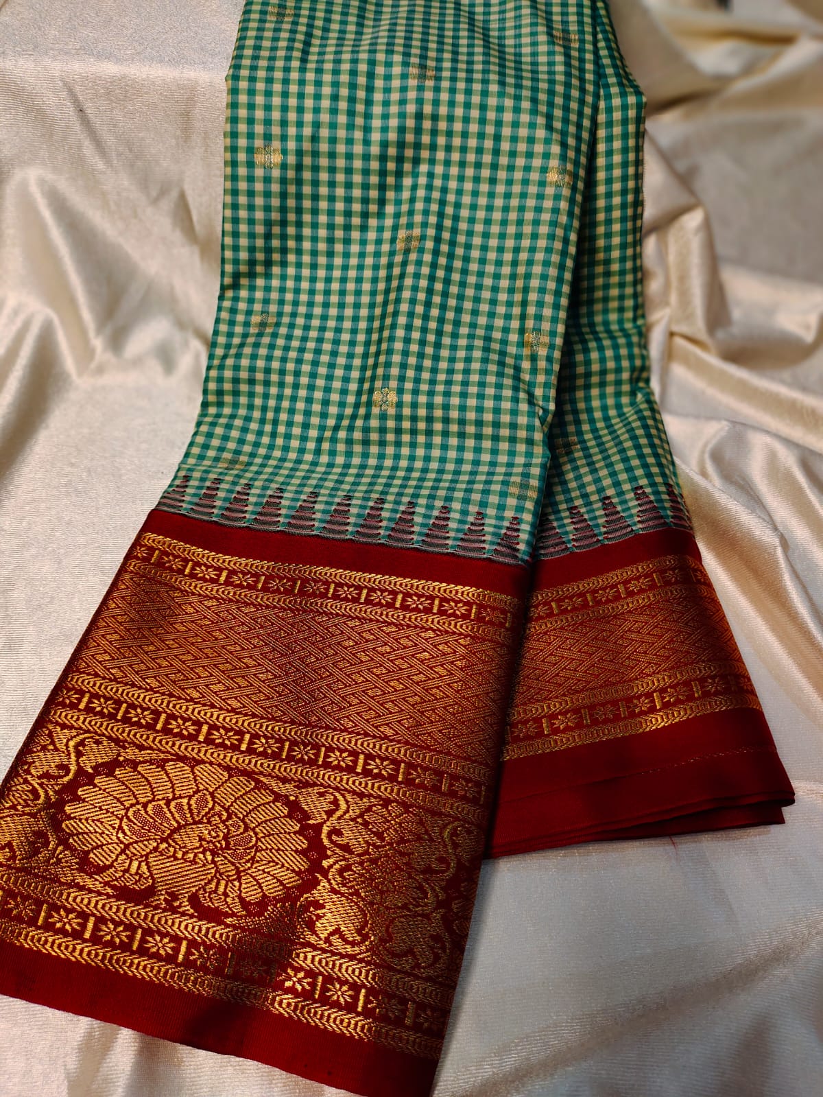 Vitange gadwal silk