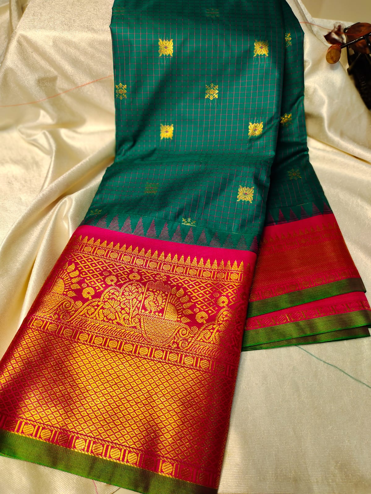Vitange gadwal silk