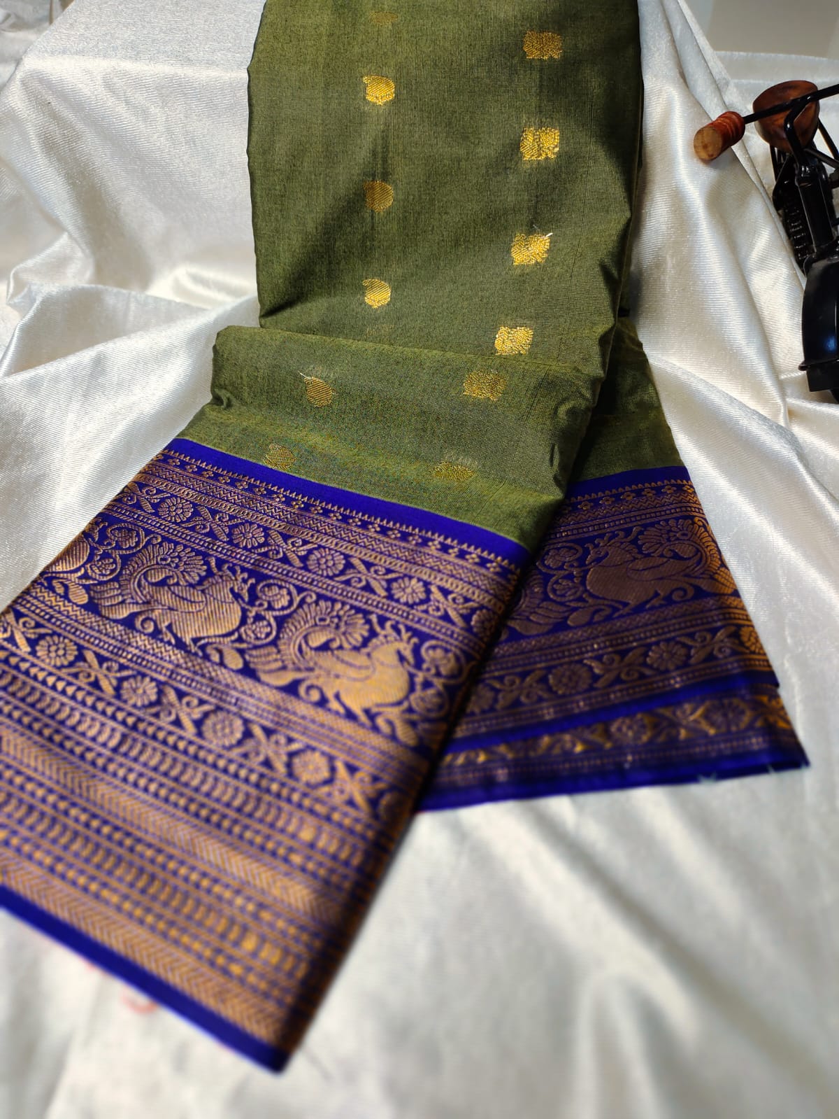 Vitange gadwal silk