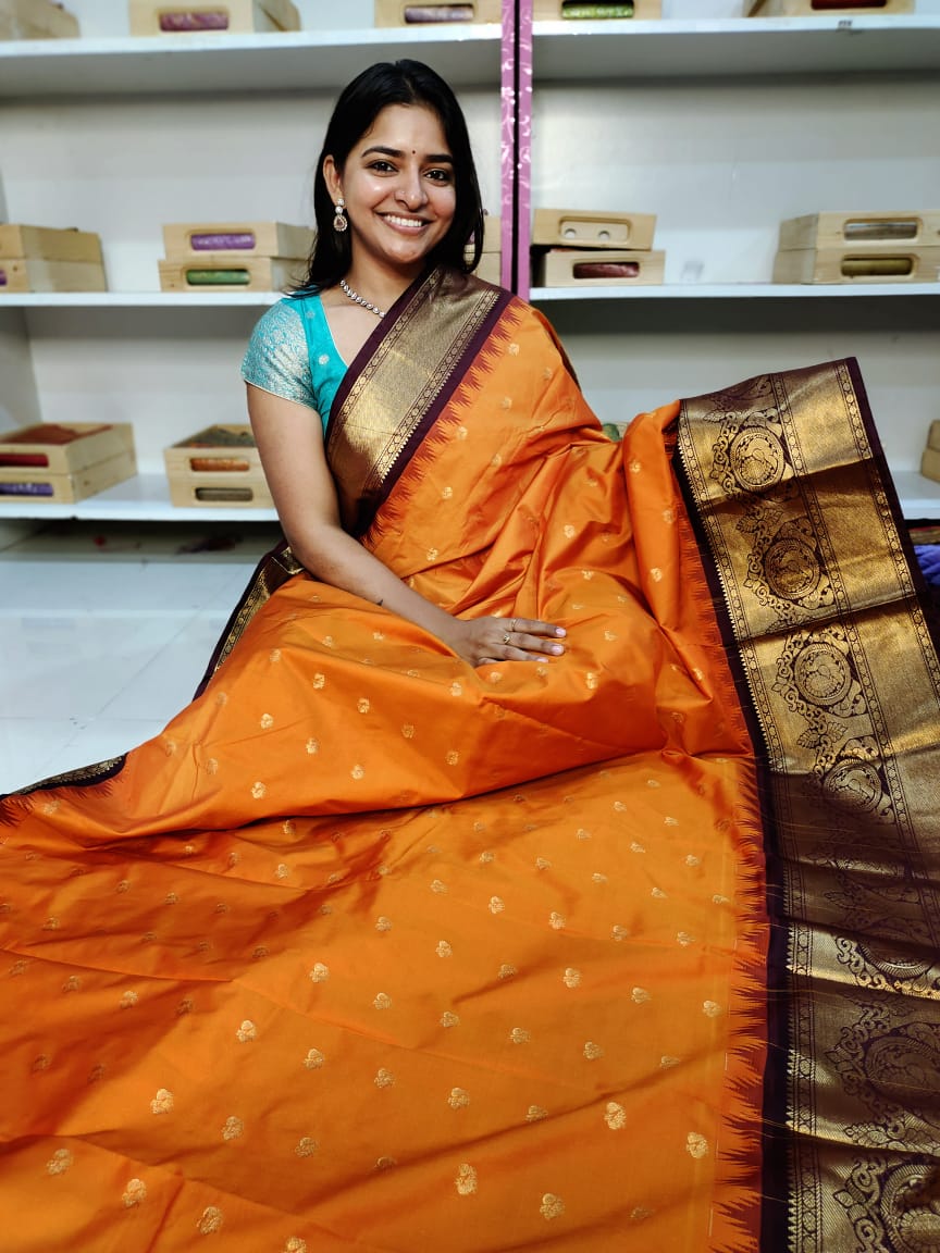 Gadwal offer sarees