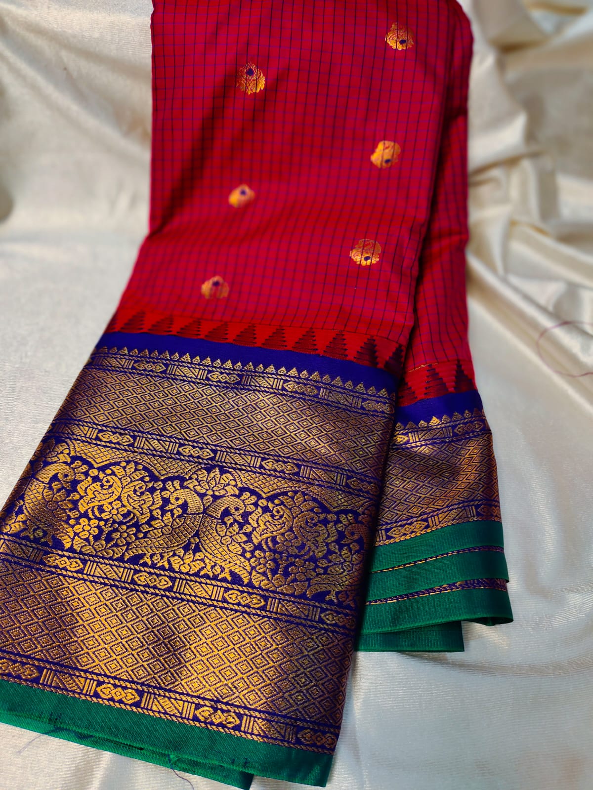 Vitange gadwal silk