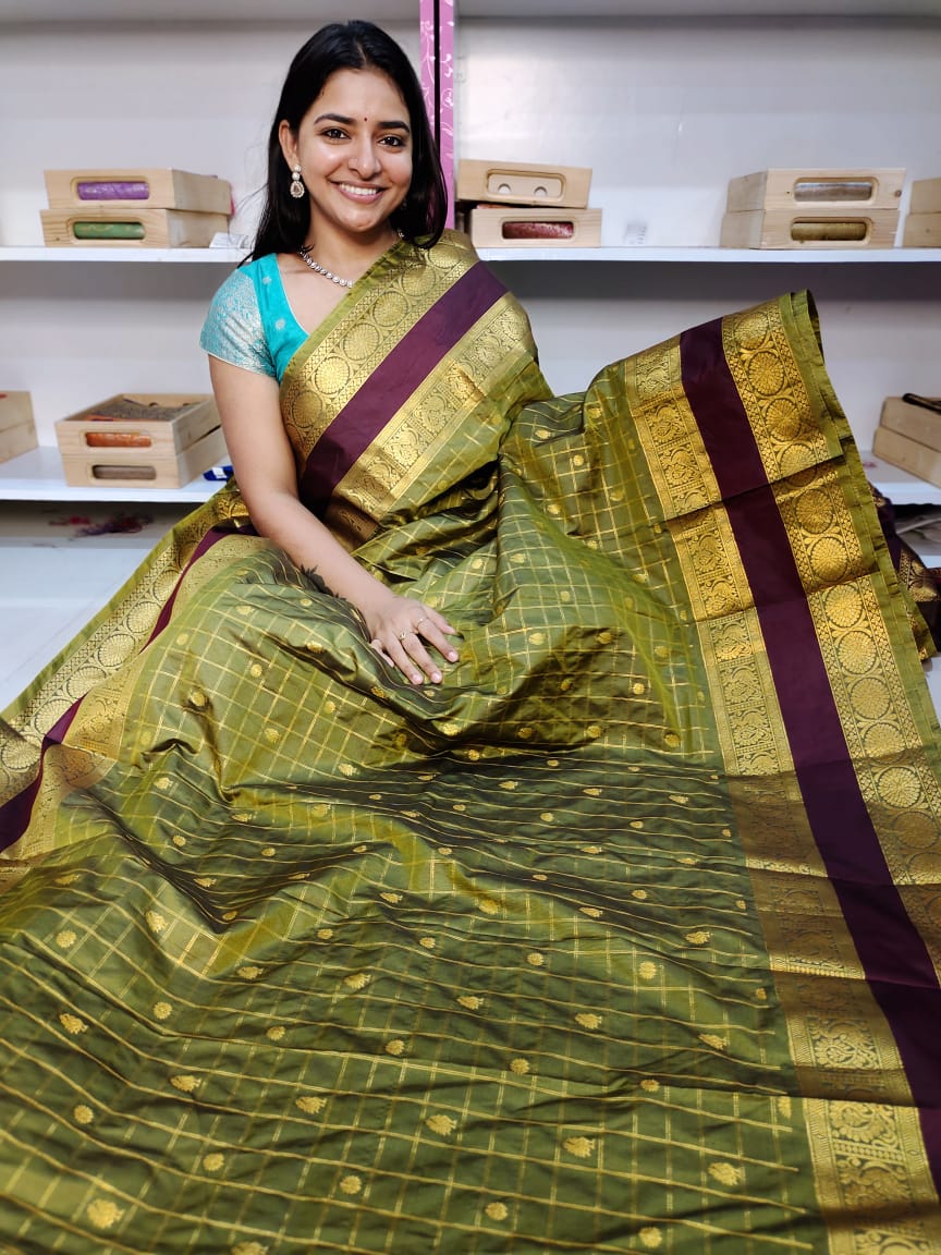 Gadwal offer sarees