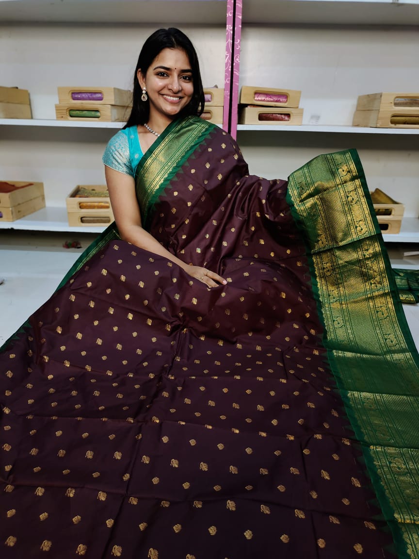 Gadwal offer sarees