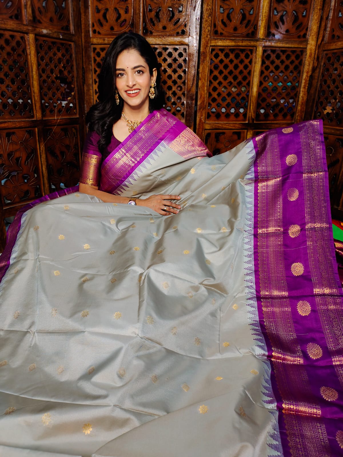 60% గద్వాల్ పట్టును అందిస్తున్నాయి