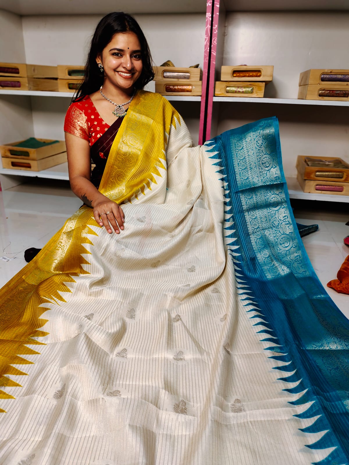 దీపావళికి చీరలు ఆఫర్ చేయండి