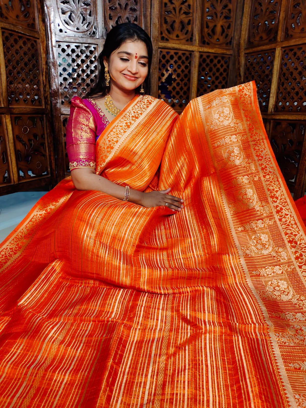 90% కంచి పట్టు చీరలను అందిస్తున్నాయి