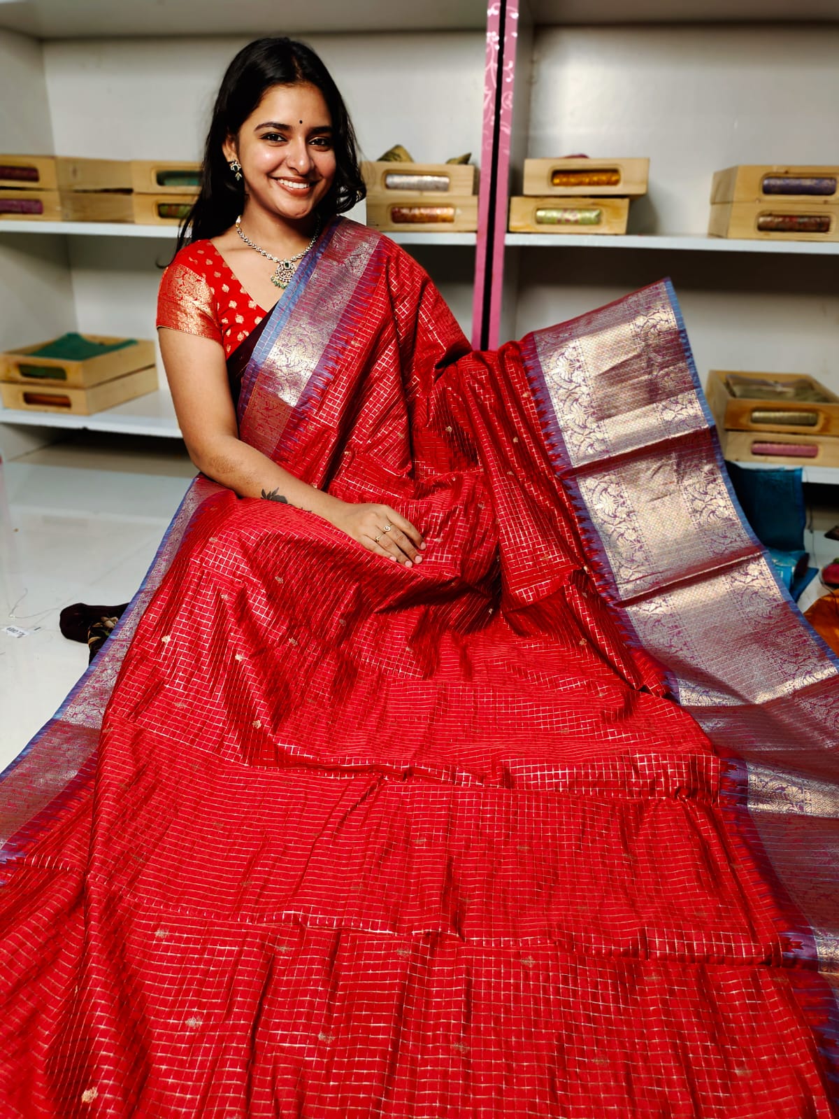 దీపావళికి చీరలు ఆఫర్ చేయండి