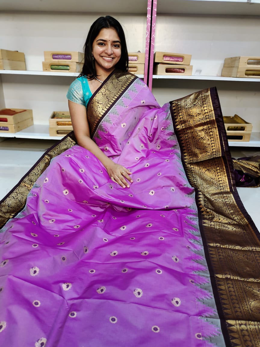 Gadwal offer sarees