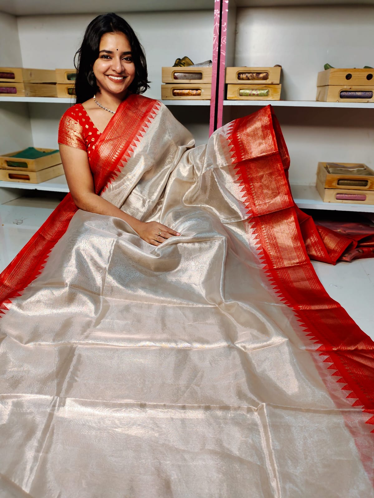 దీపావళికి చీరలు ఆఫర్ చేయండి