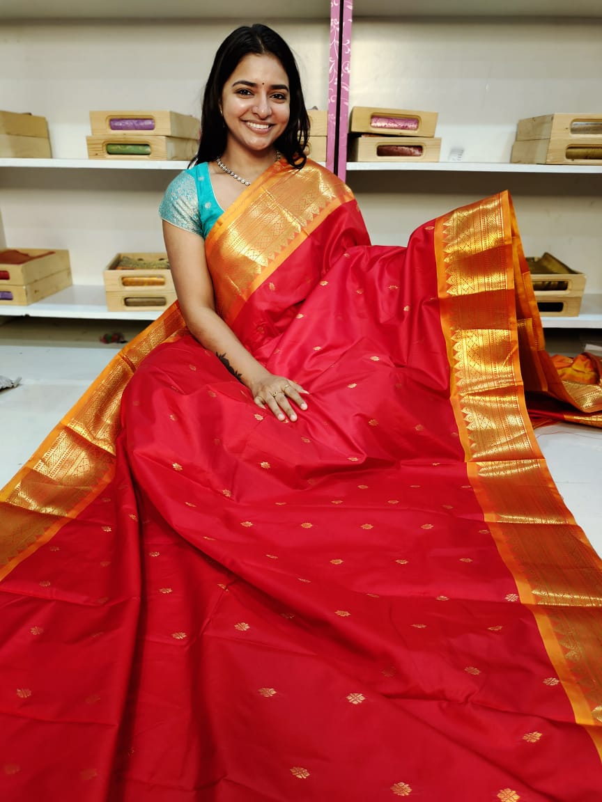 Gadwal offer sarees