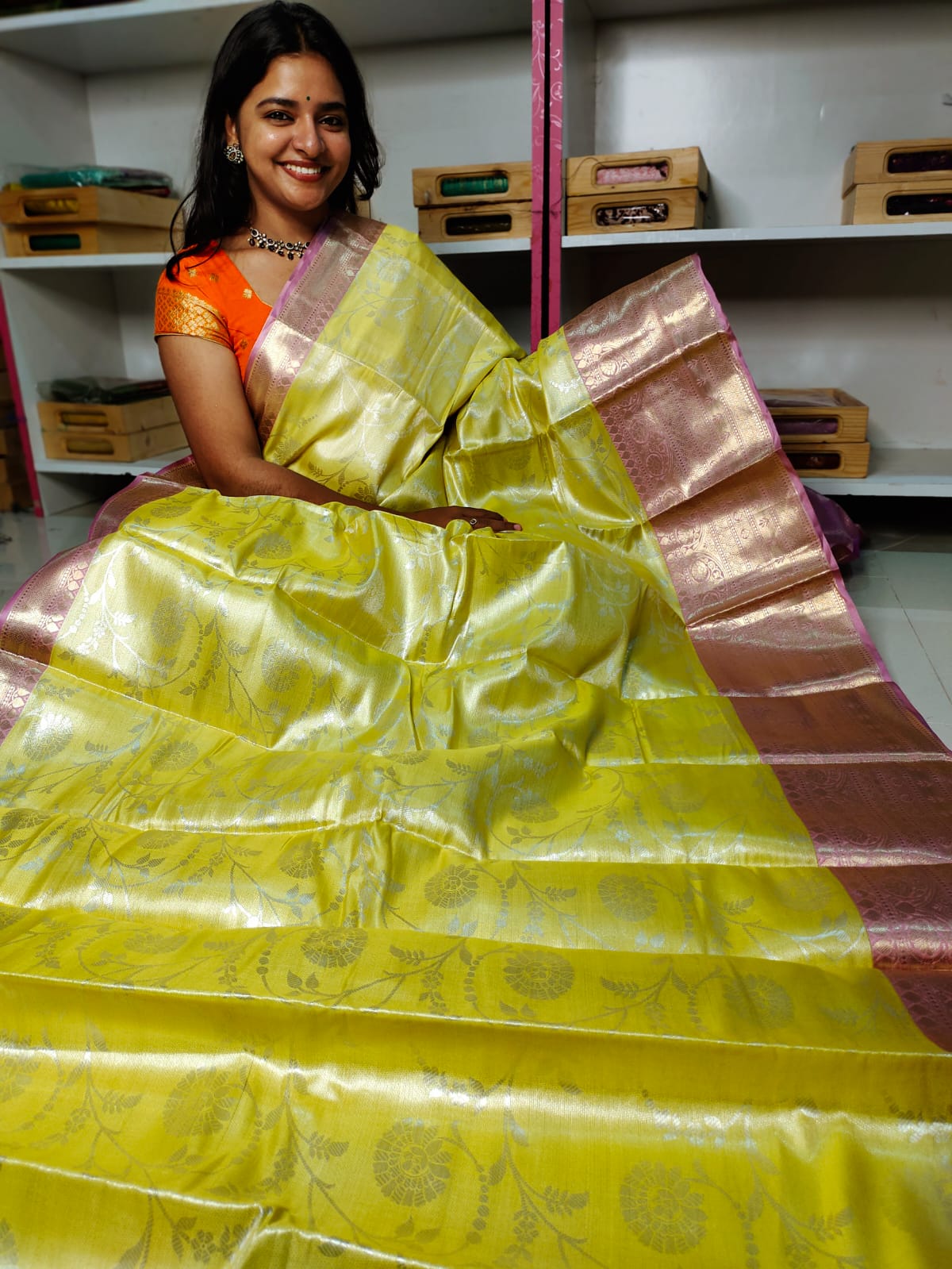 దీపావళికి చీరలు ఆఫర్ చేయండి