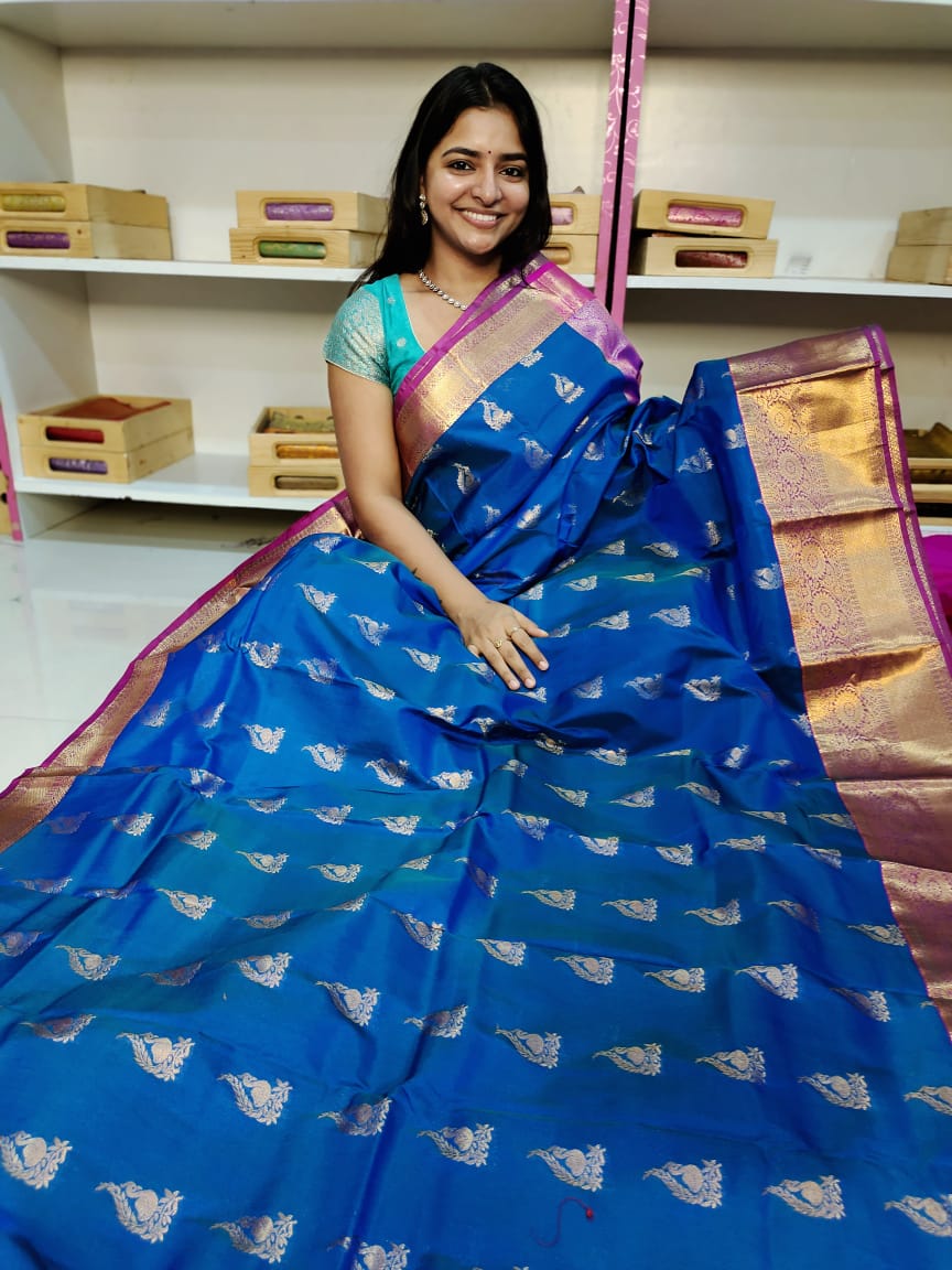Gadwal offer sarees