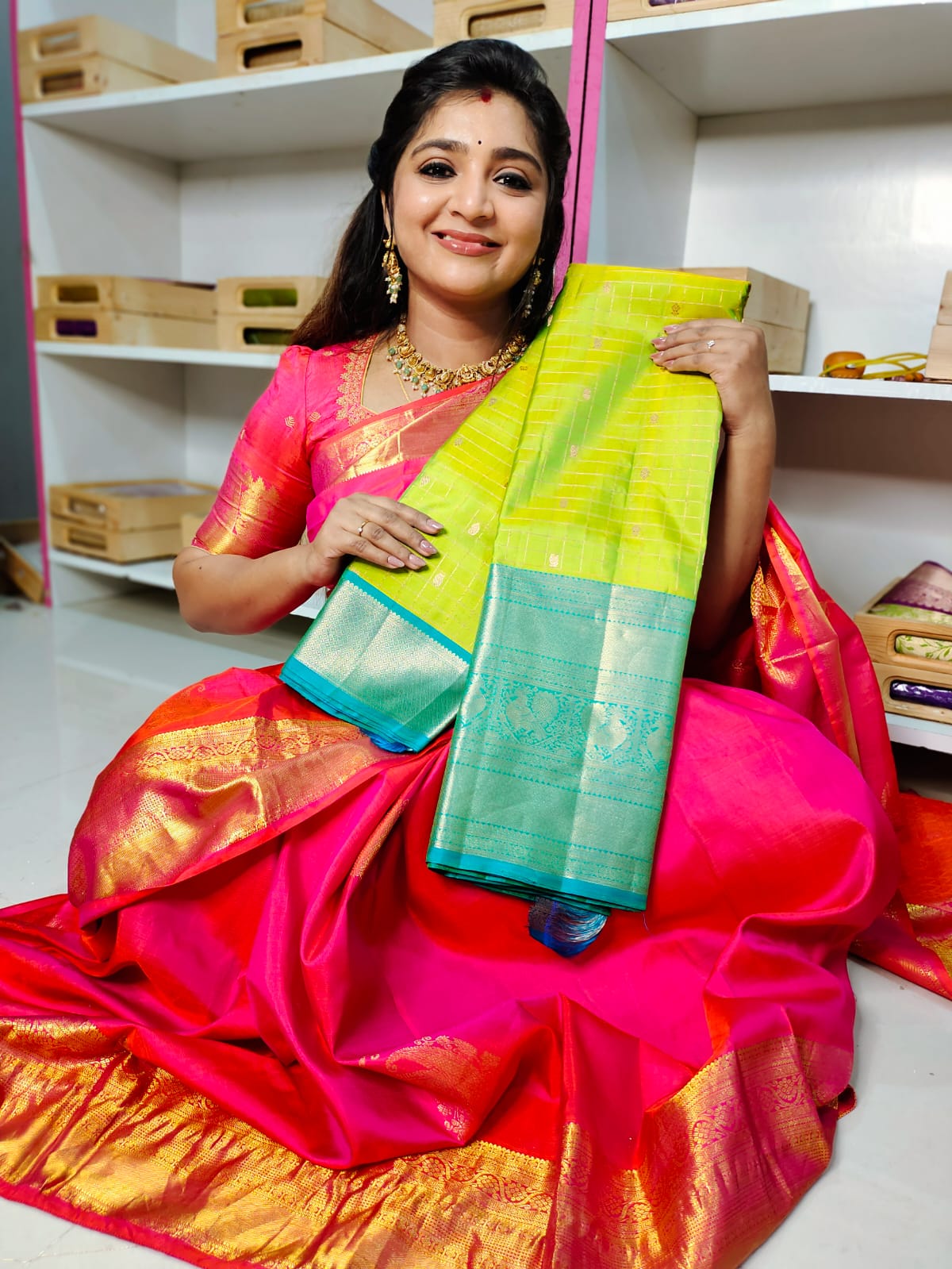 సిల్క్ మార్క్ సర్టిఫైడ్ కంజీవరం పట్టు సేకరణ