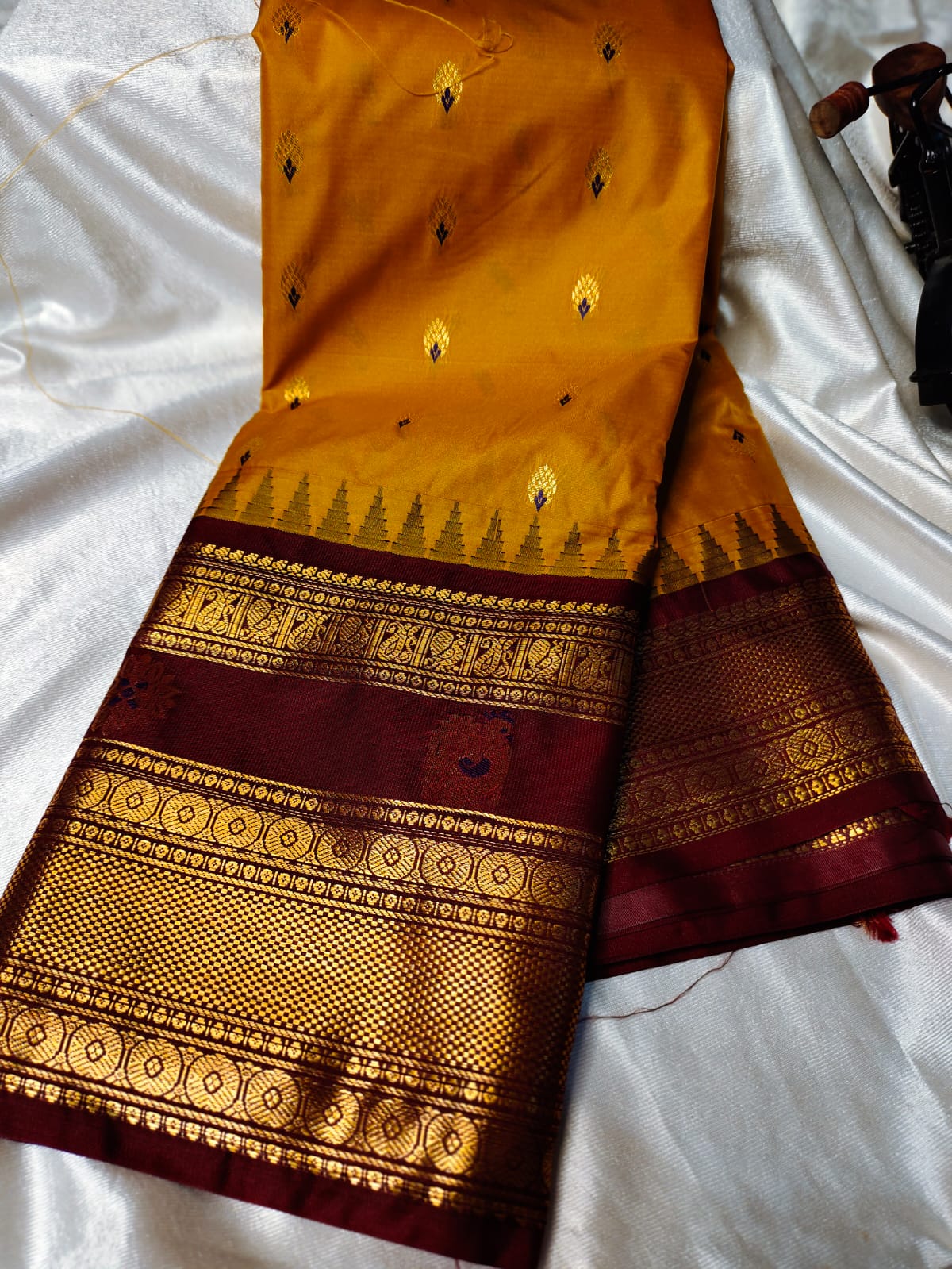 Vitange gadwal silk