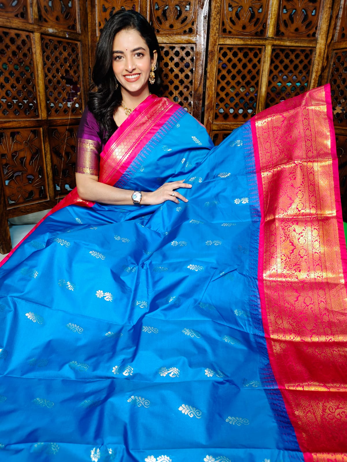 60% గద్వాల్ పట్టును అందిస్తున్నాయి