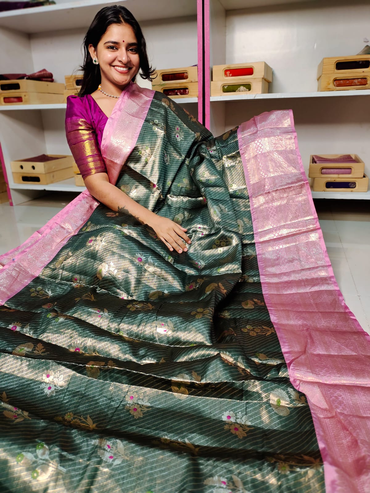 దీపావళికి చీరలు ఆఫర్ చేయండి