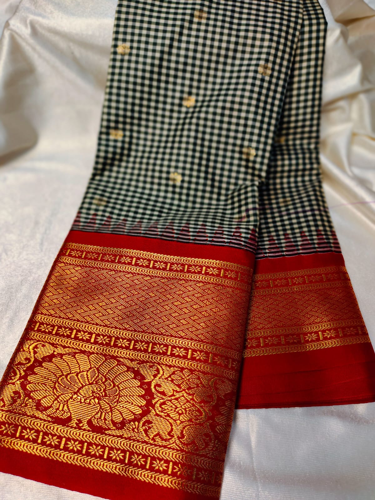 Vitange gadwal silk