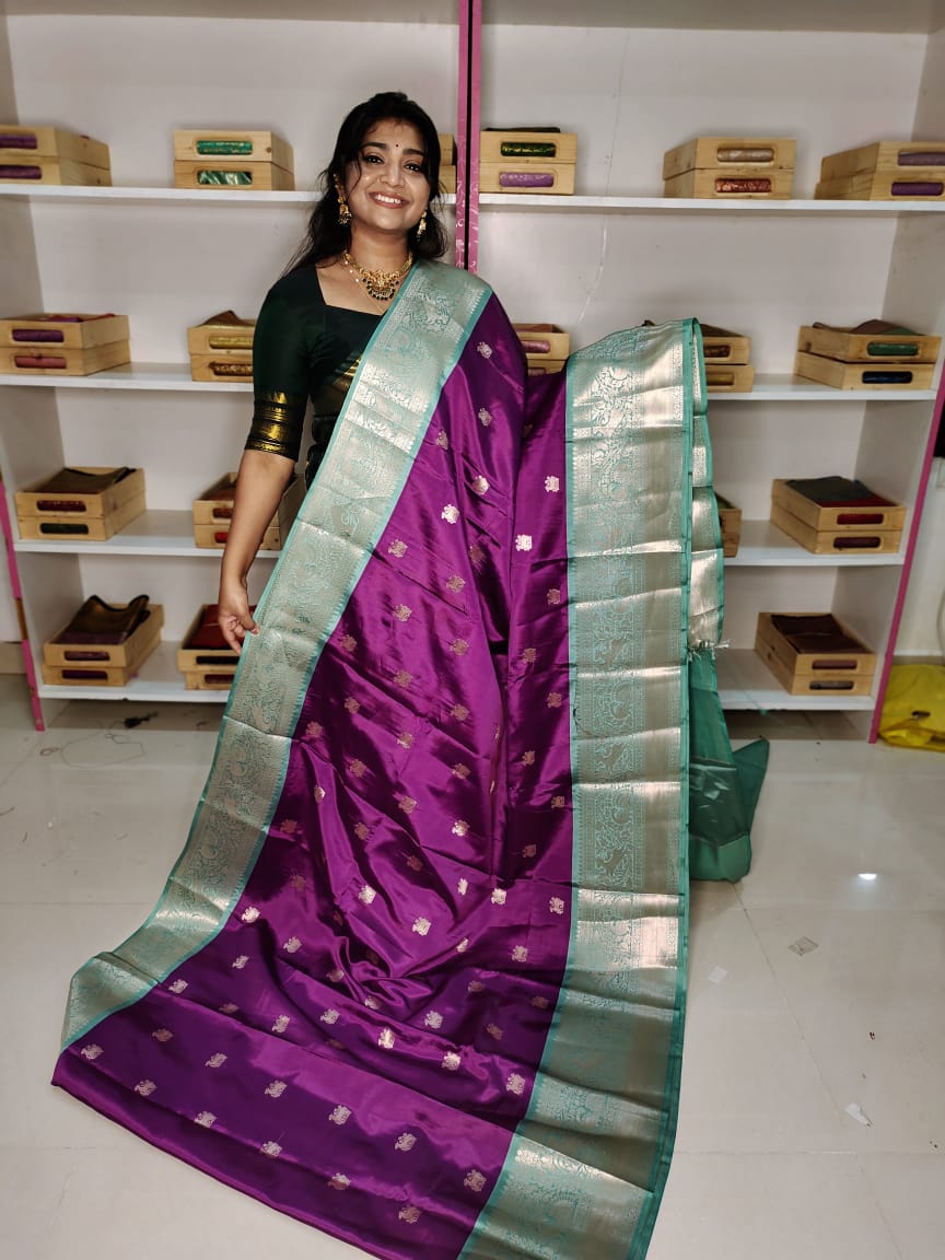 మృదువైన బనారసి పట్టు