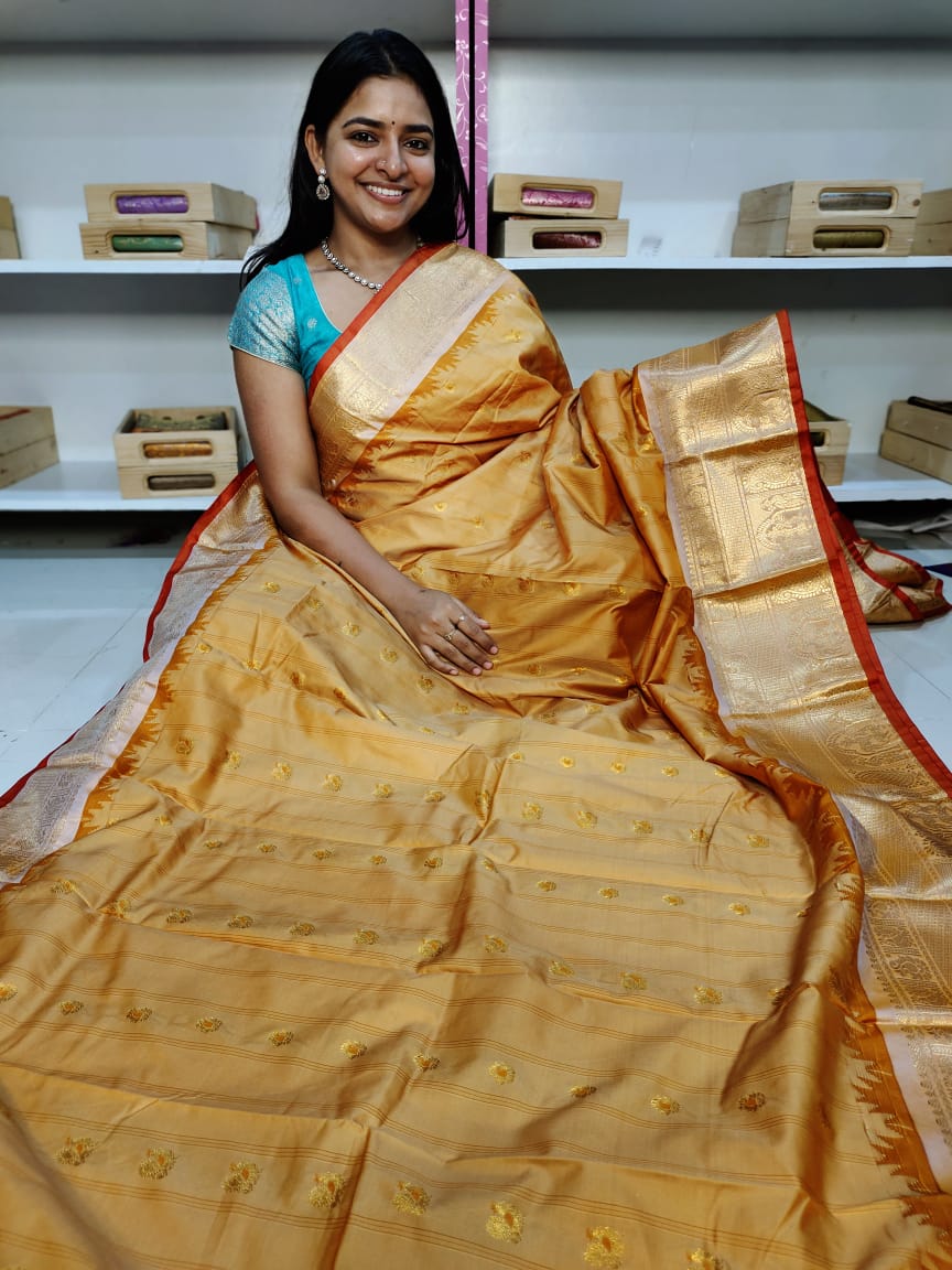 Gadwal offer sarees