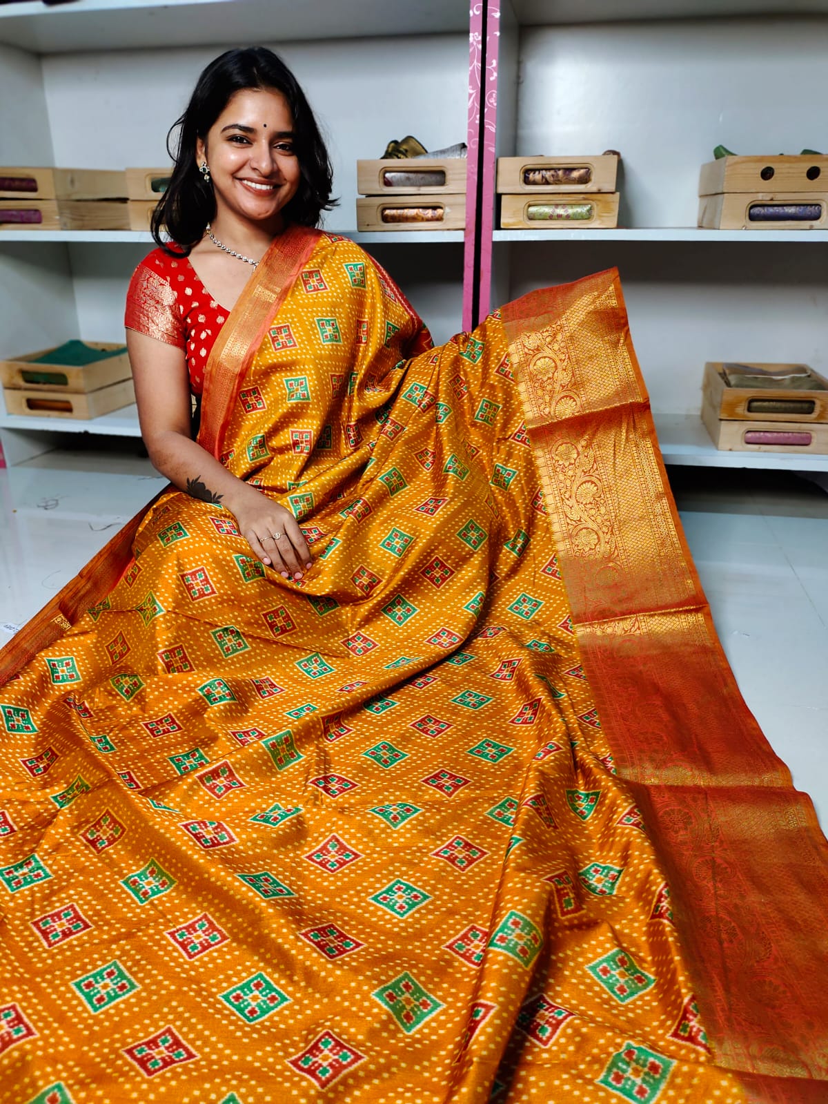 దీపావళికి చీరలు ఆఫర్ చేయండి