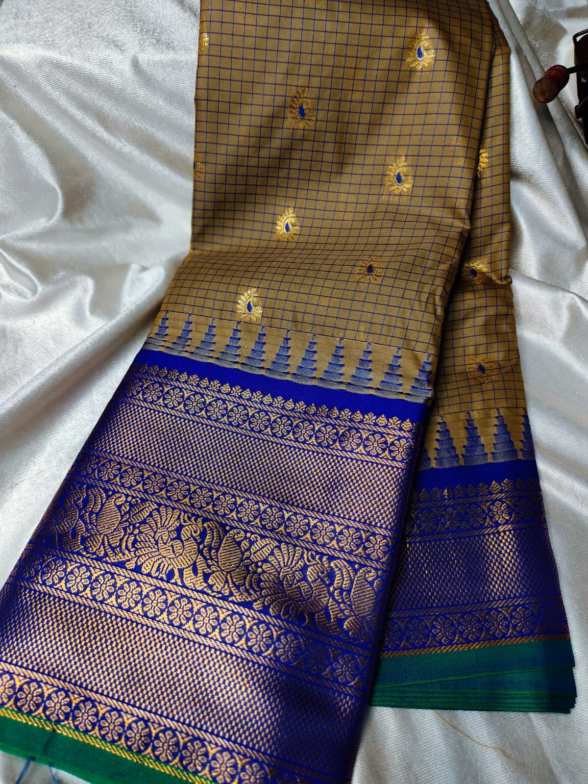 Vitange gadwal silk