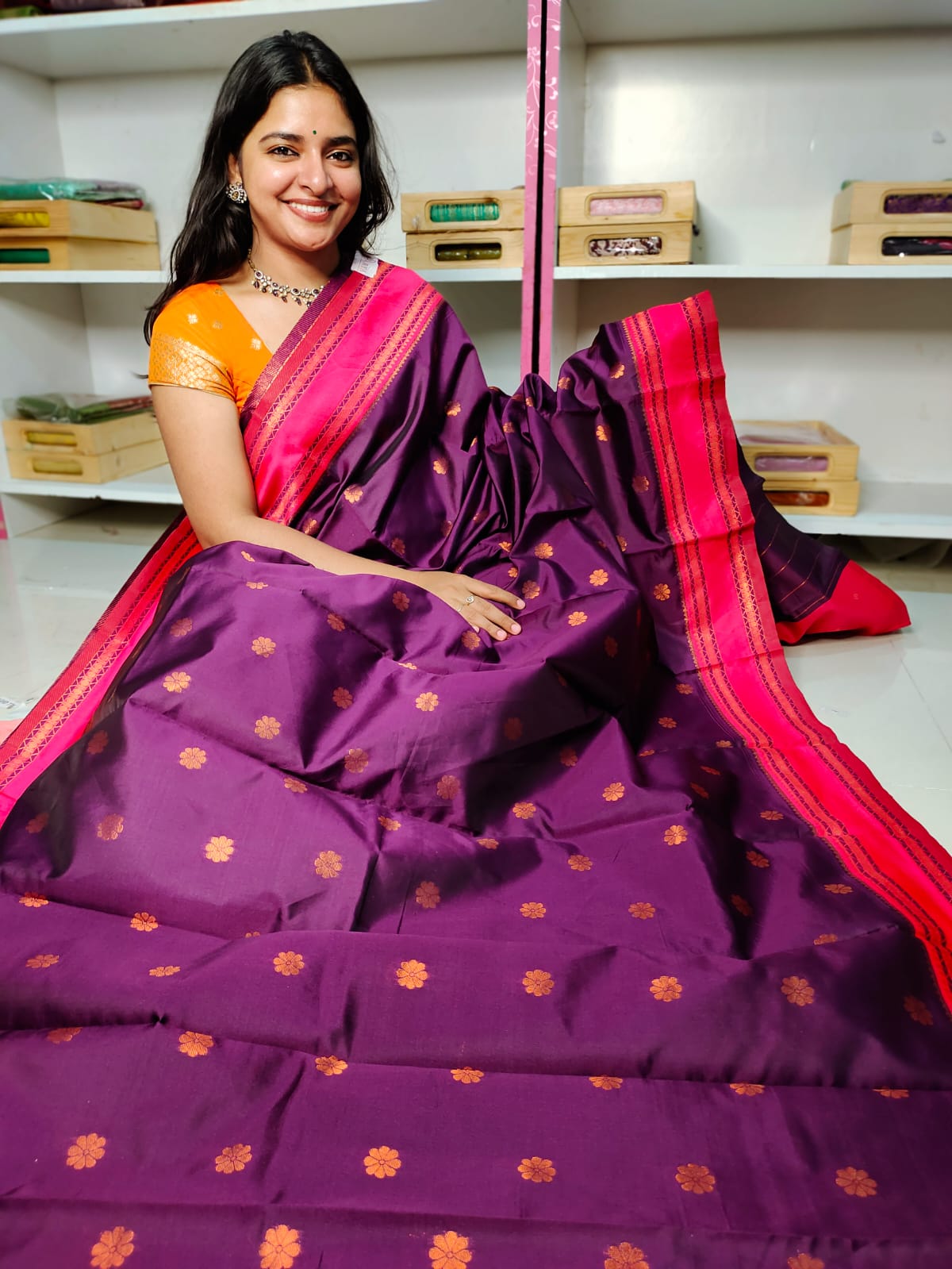 దీపావళికి చీరలు ఆఫర్ చేయండి