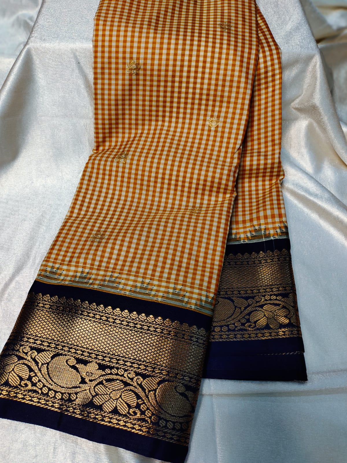 Vitange gadwal silk