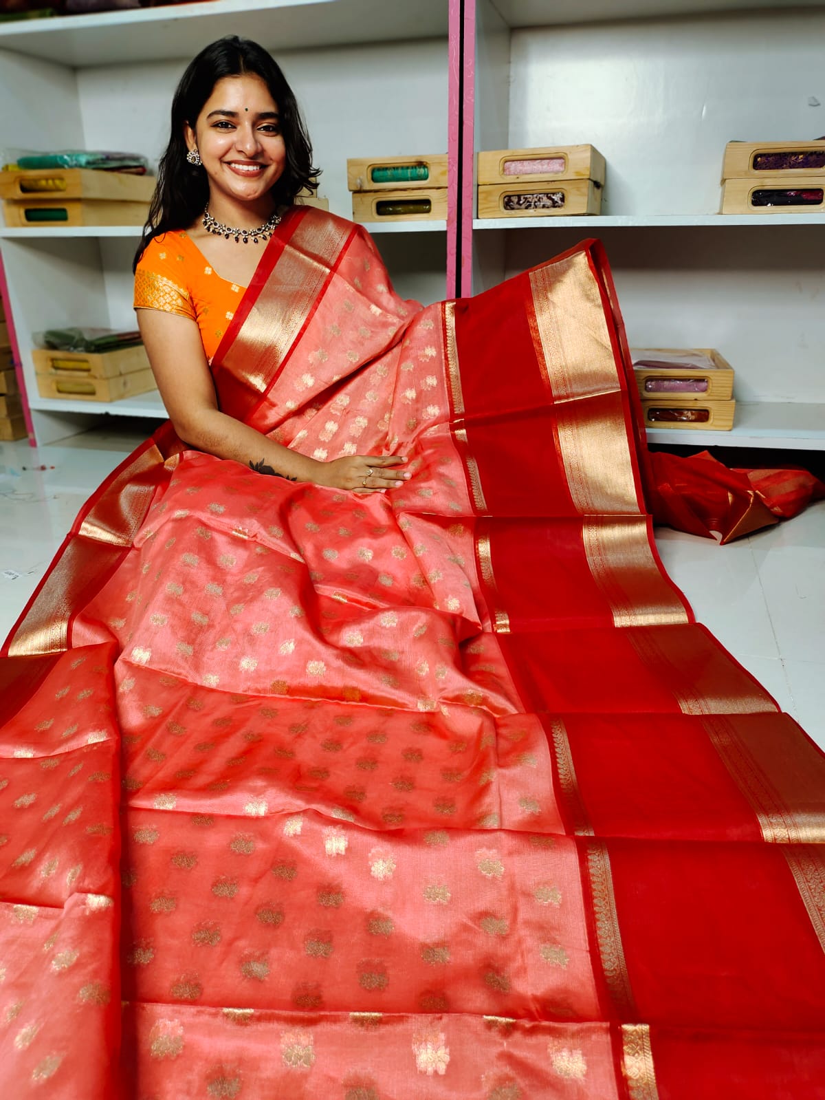 దీపావళికి చీరలు ఆఫర్ చేయండి