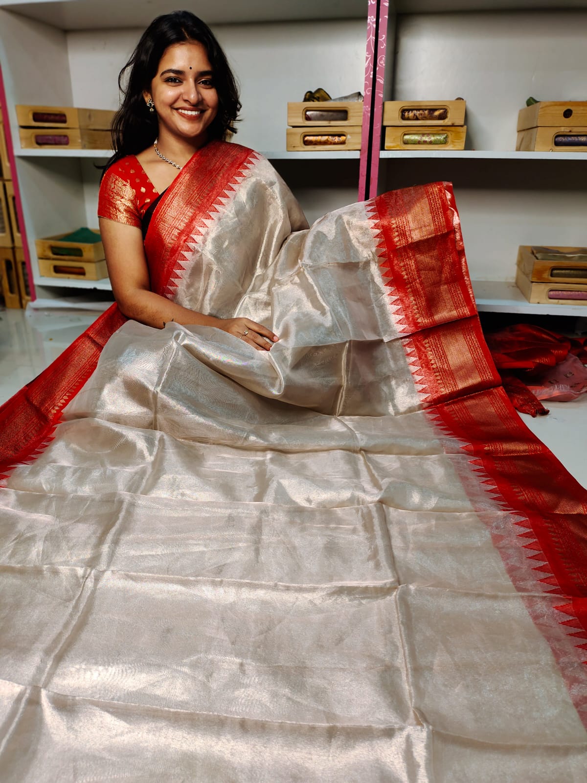 దీపావళికి చీరలు ఆఫర్ చేయండి