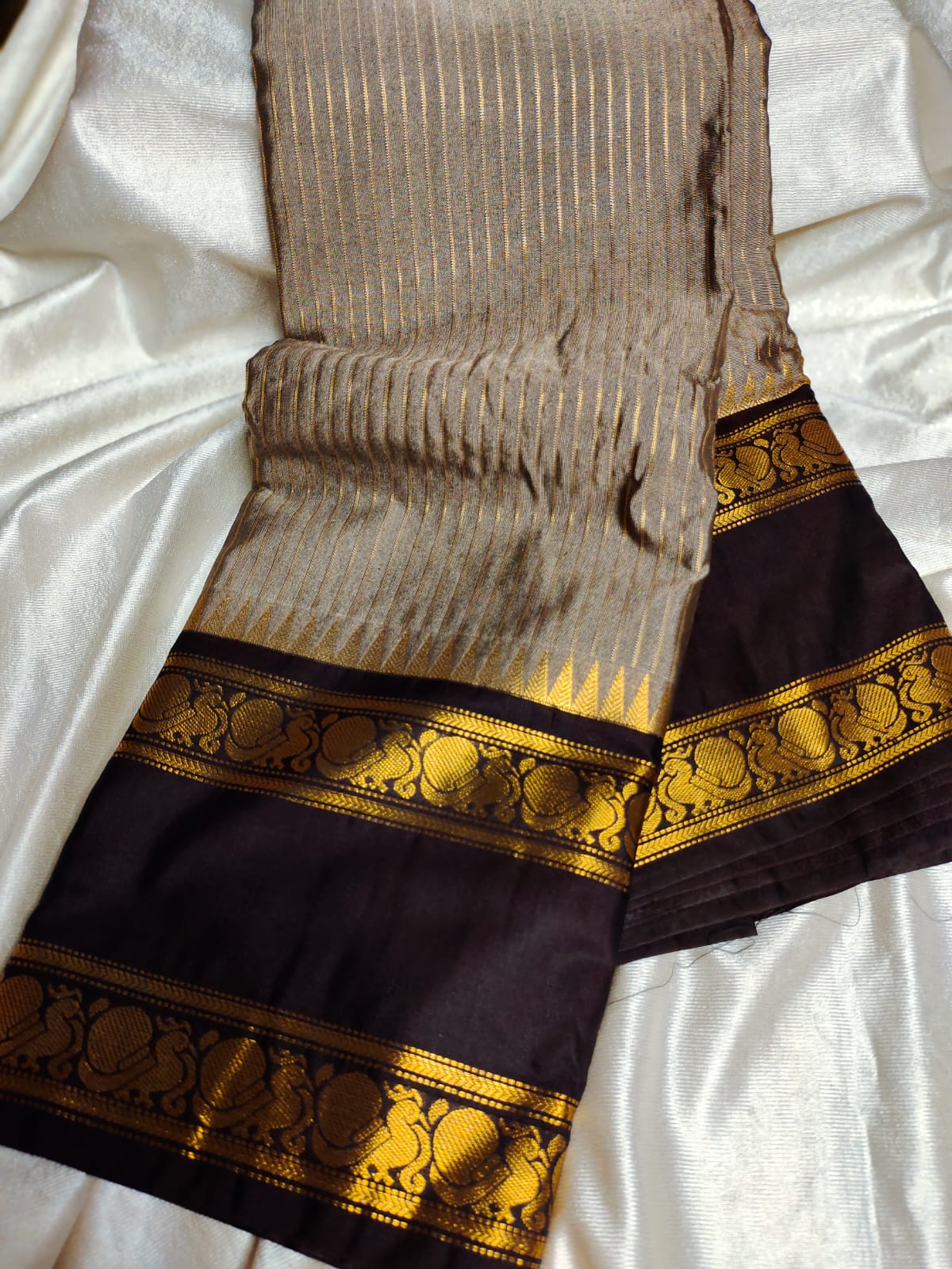 Vitange gadwal silk