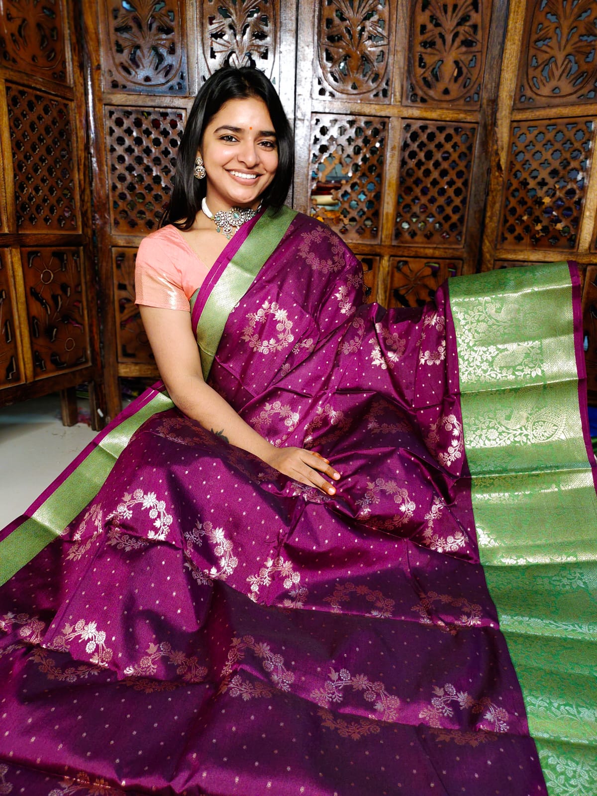50% బనారసి పట్టు చీర ఆఫర్