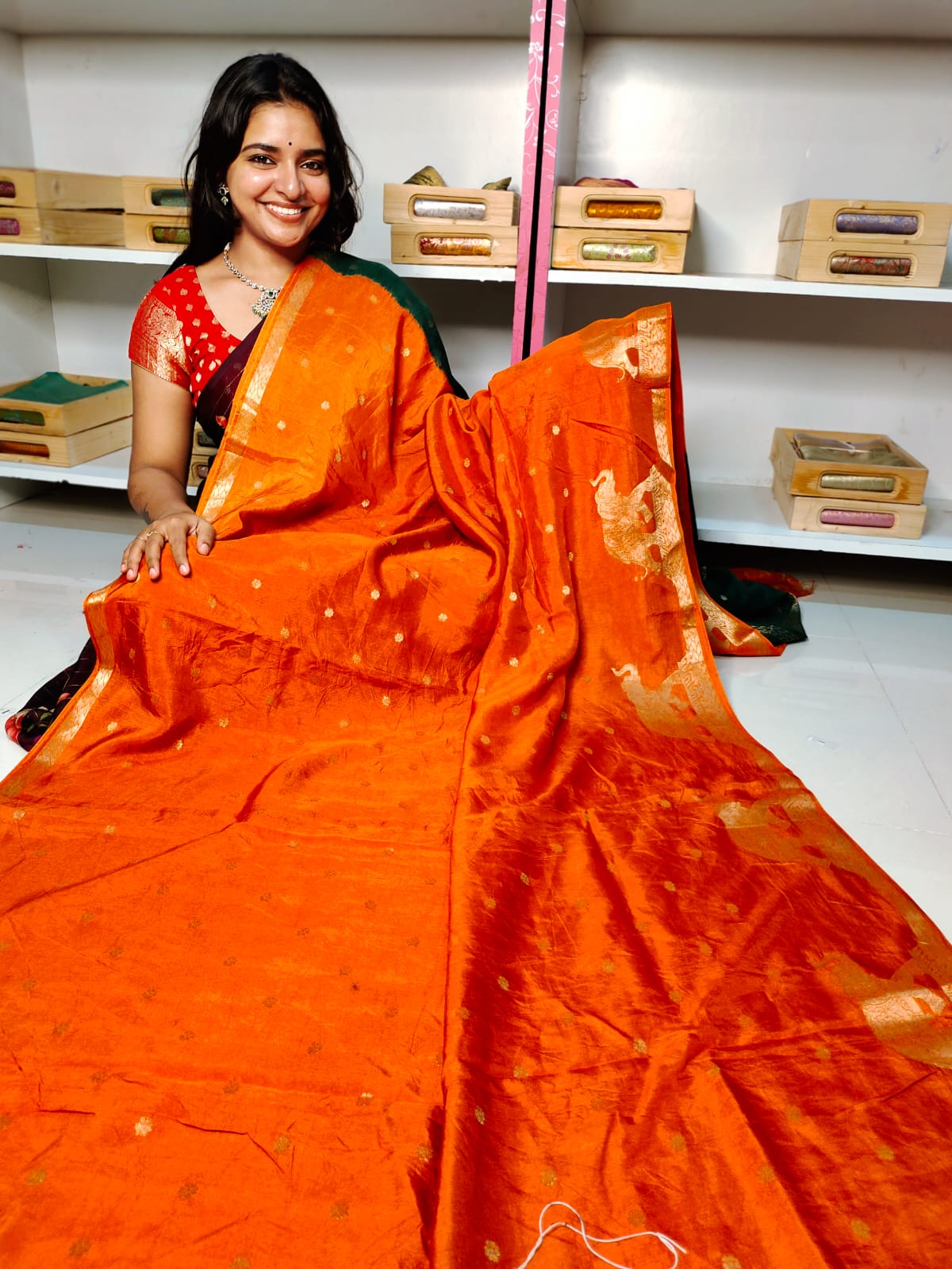 దీపావళికి చీరలు ఆఫర్ చేయండి