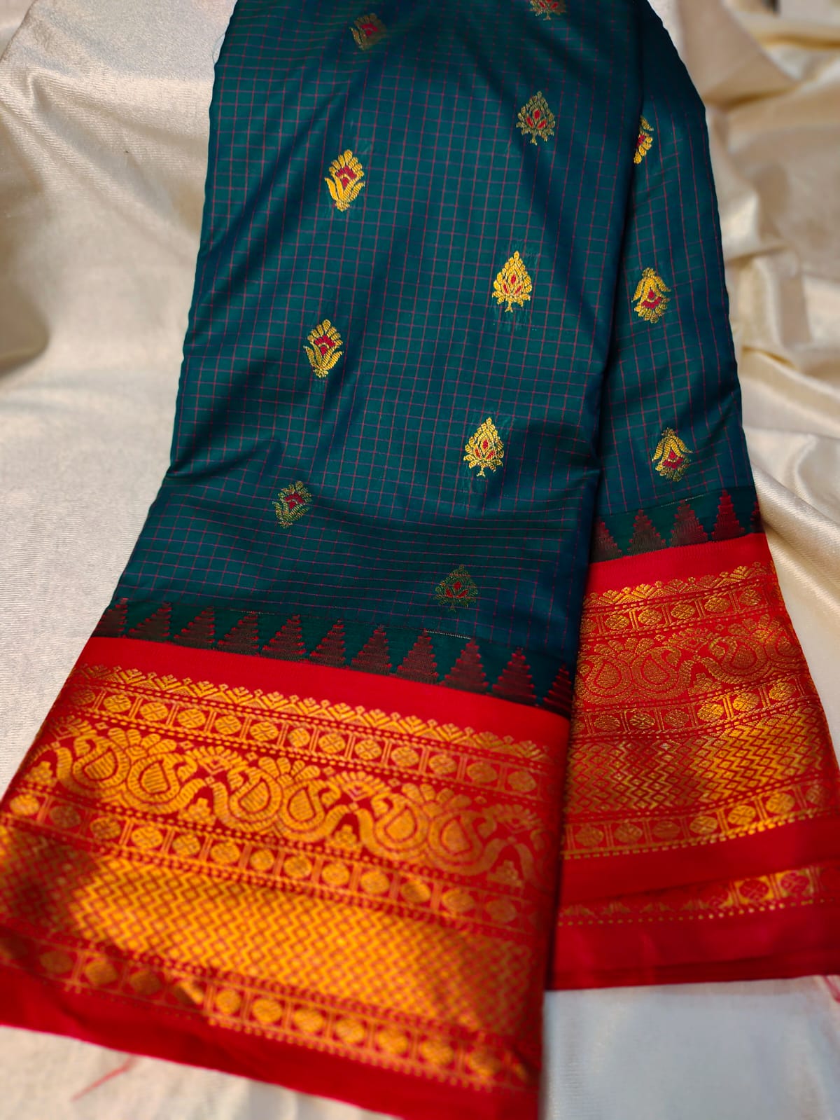 Vitange gadwal silk