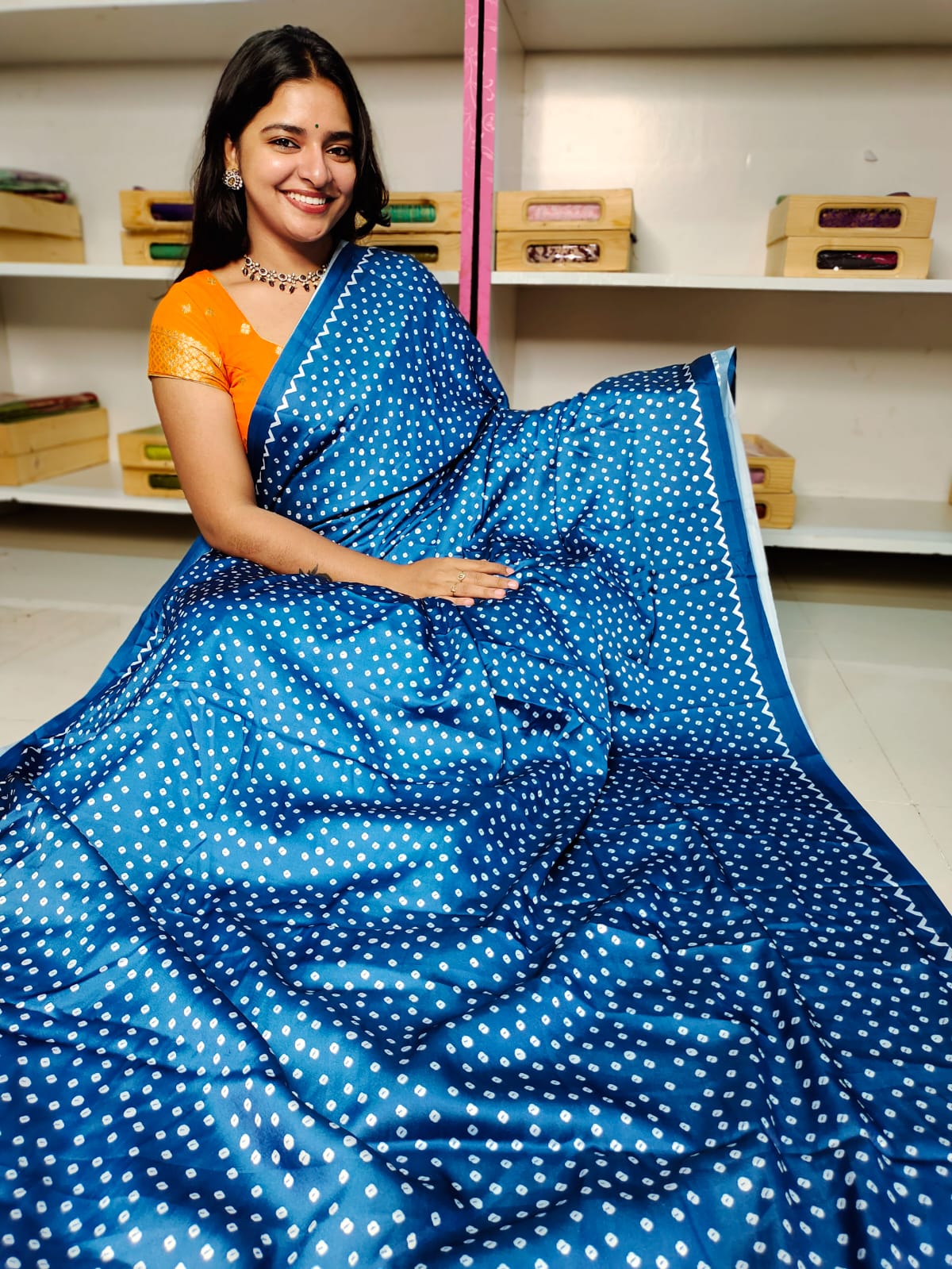 దీపావళికి చీరలు ఆఫర్ చేయండి