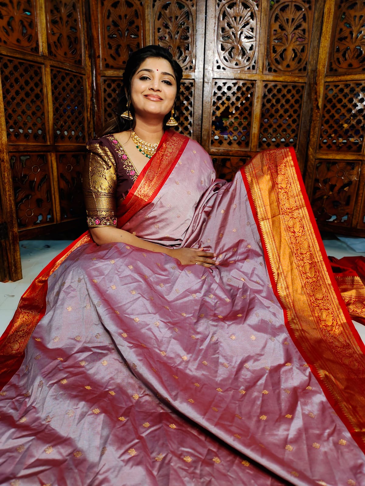 50% ఫ్యాన్సీ చీరలను అందిస్తారు