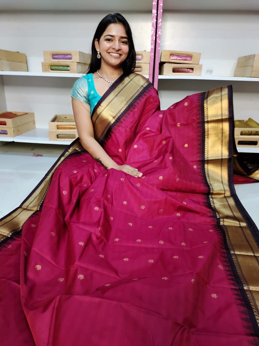 Gadwal offer sarees