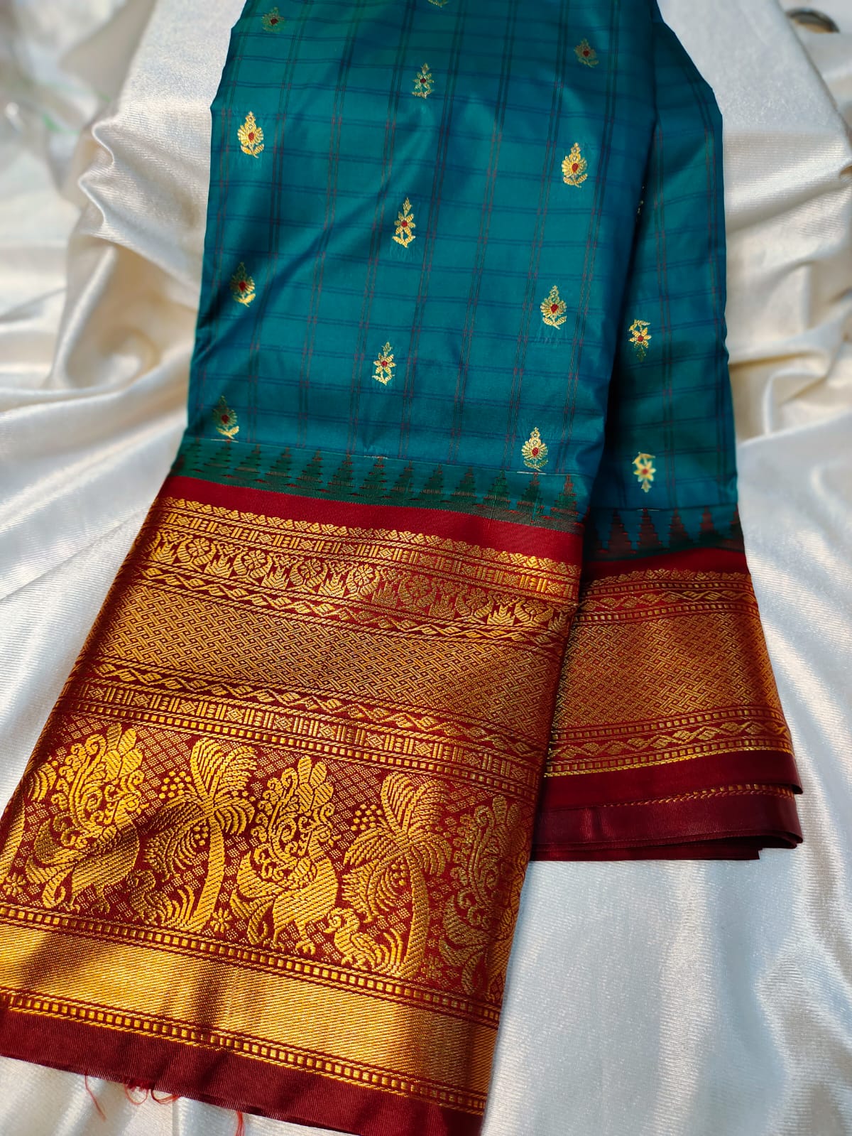 Vitange gadwal silk