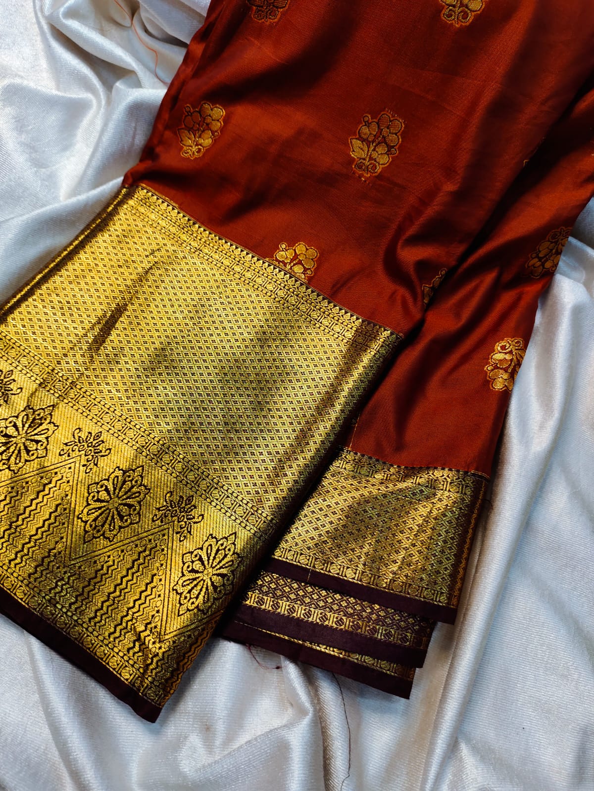 60% offer gadwal sarees