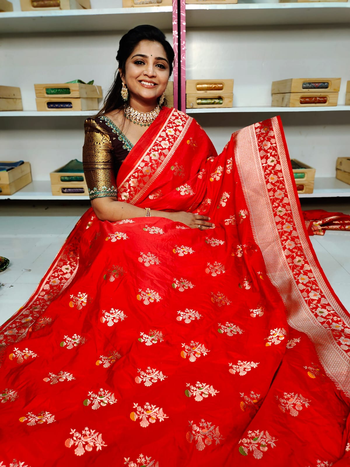 50% ఫ్యాన్సీ చీరలను అందిస్తారు