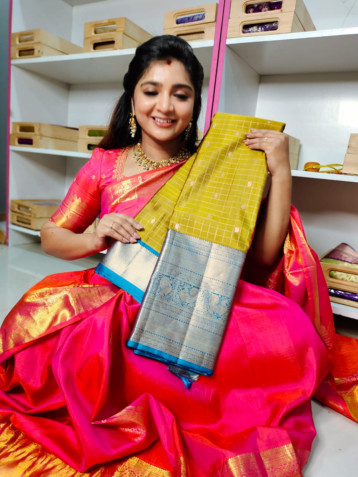 సిల్క్ మార్క్ సర్టిఫైడ్ కంజీవరం పట్టు సేకరణ