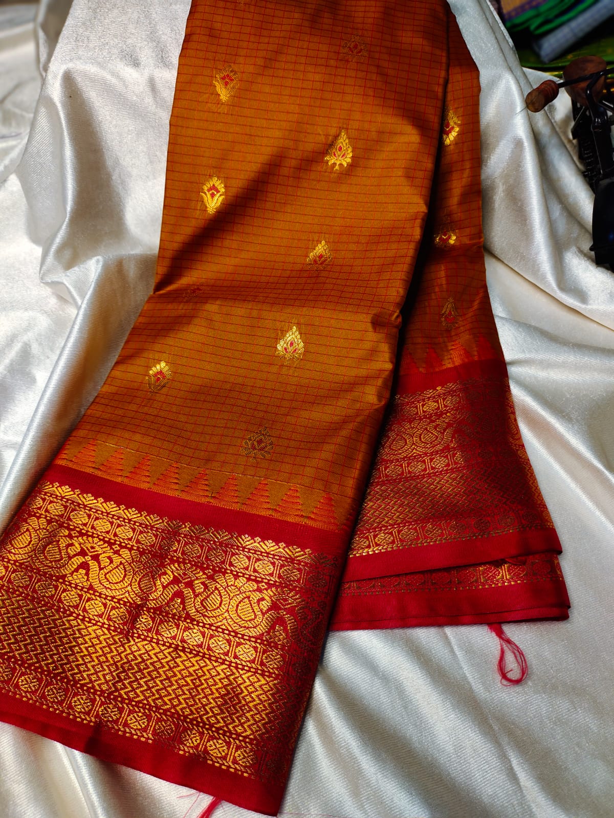 Vitange gadwal silk