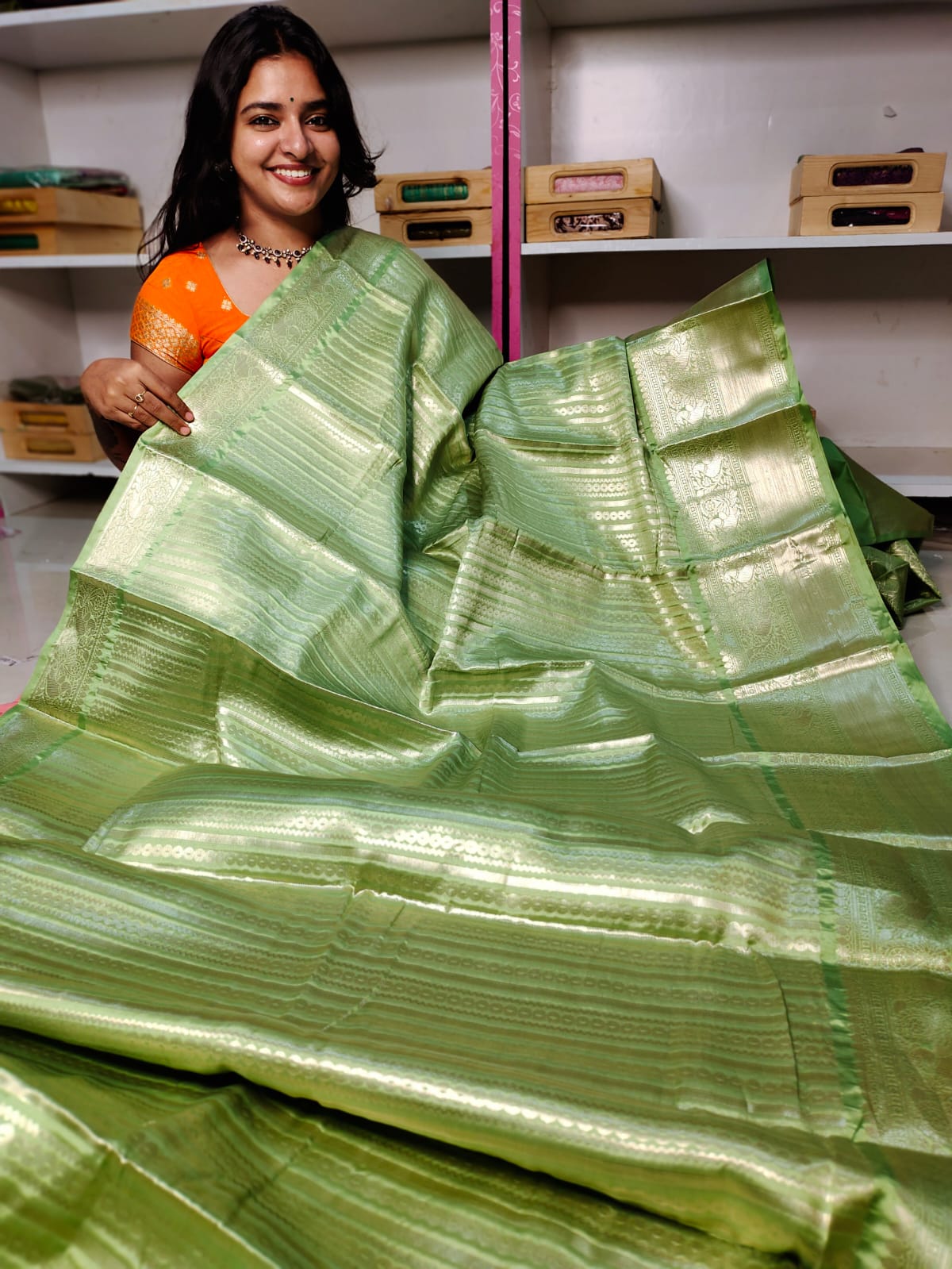 దీపావళికి చీరలు ఆఫర్ చేయండి