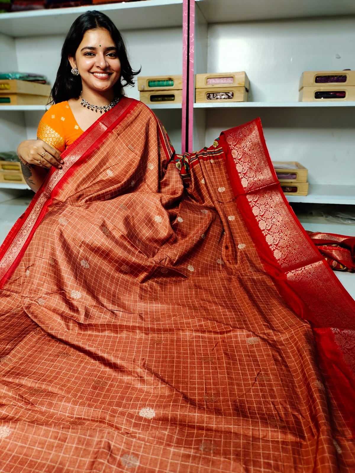 దీపావళికి చీరలు ఆఫర్ చేయండి