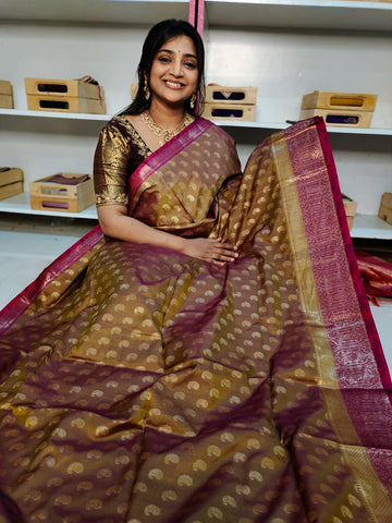 50% చీరలు ఆఫర్ చేస్తాయి