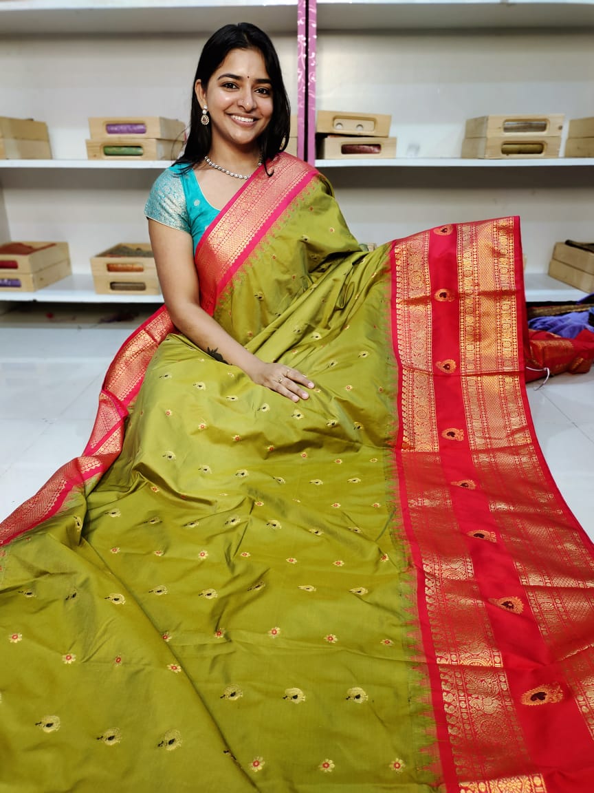 Gadwal offer sarees