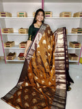 మృదువైన బనారసి పట్టు